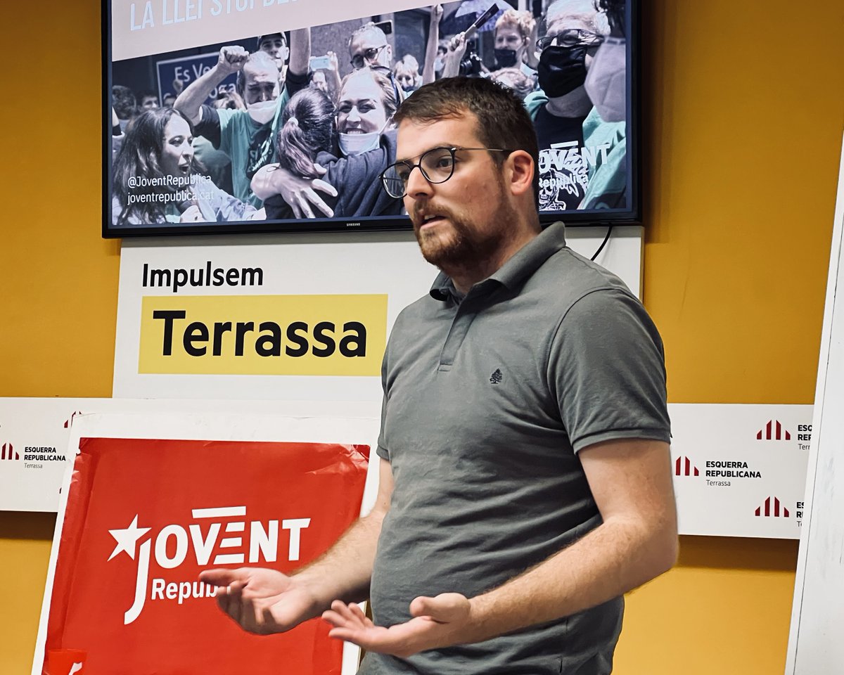 JoventVallesOcc's tweet photo. Continuem treballant per garantir l'accés a l'habitatge 🏡, element essencial en l'emancipació del jovent vallesà.

👉 Per un habitatge digne i social que garanteixi la nostra emancipació, fem front a la precarietat juvenil❗️

📸 Amb @PauVilassar, @IsauraCots i @santi_valls. https://t.co/HS7RnkUot5