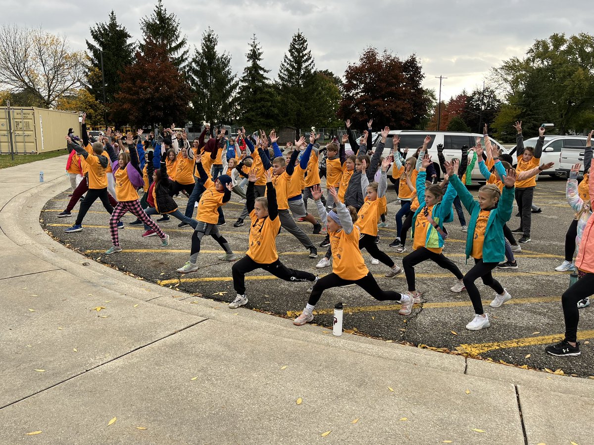 RobyJulie's tweet photo. Minds In Movement is underway!  Thank you Fit Body Bootcamp for helping to get our kids warmed up!    Dr. Graham even joined for some burpees. https://t.co/Ba8kz4ArxA