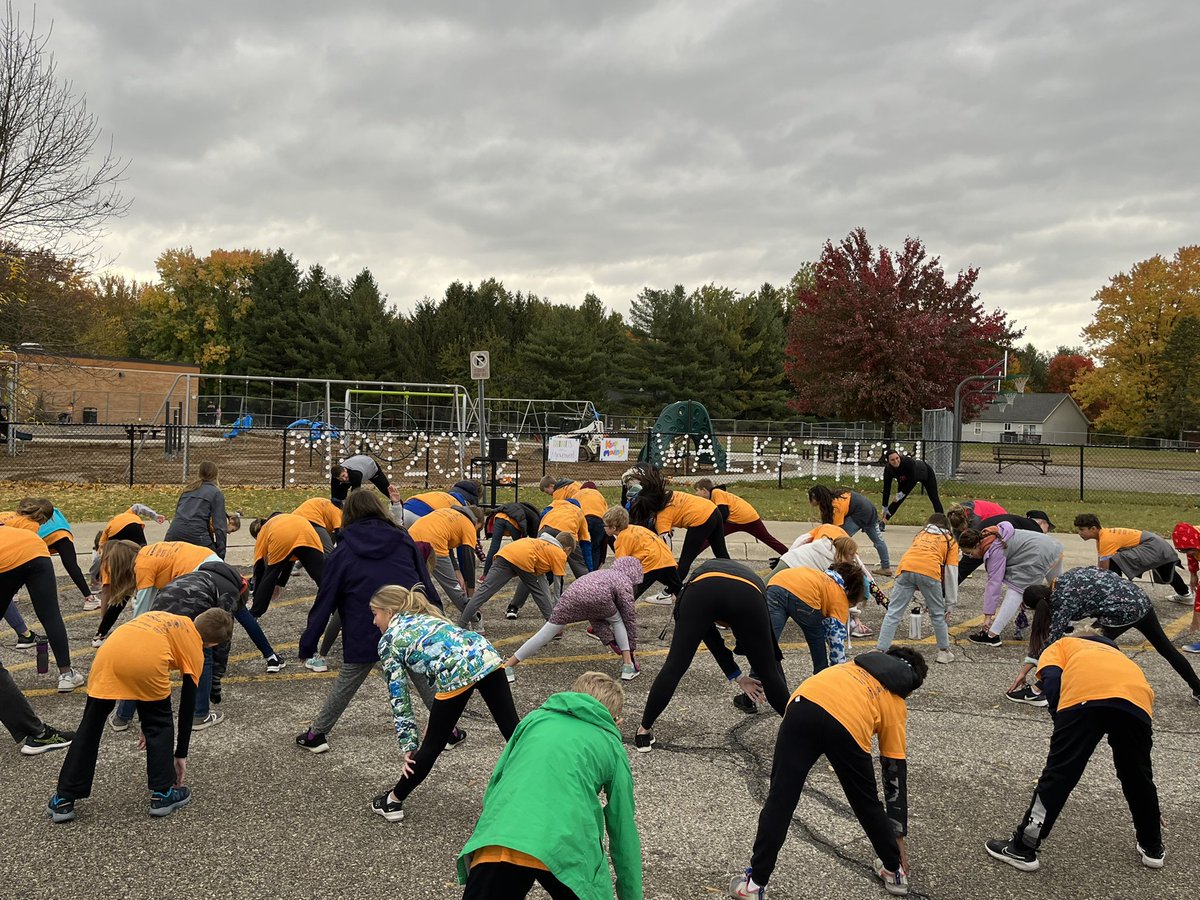 RobyJulie's tweet photo. Minds In Movement is underway!  Thank you Fit Body Bootcamp for helping to get our kids warmed up!    Dr. Graham even joined for some burpees. https://t.co/Ba8kz4ArxA