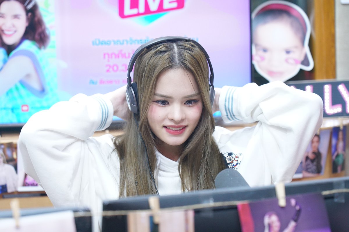 EFM_STATION's tweet photo. และที่สำคัญต้องขอบคุณความรัก พลังใจ และกำลังใจจากเหล่า ONLY ที่มาร่วมกันส่งให้น้อง “แอลลี่” กันจนล้นรายการเลยทีเดียว
#ALLYONLYxFANDOMLIVE https://t.co/d1pZ70cGi7