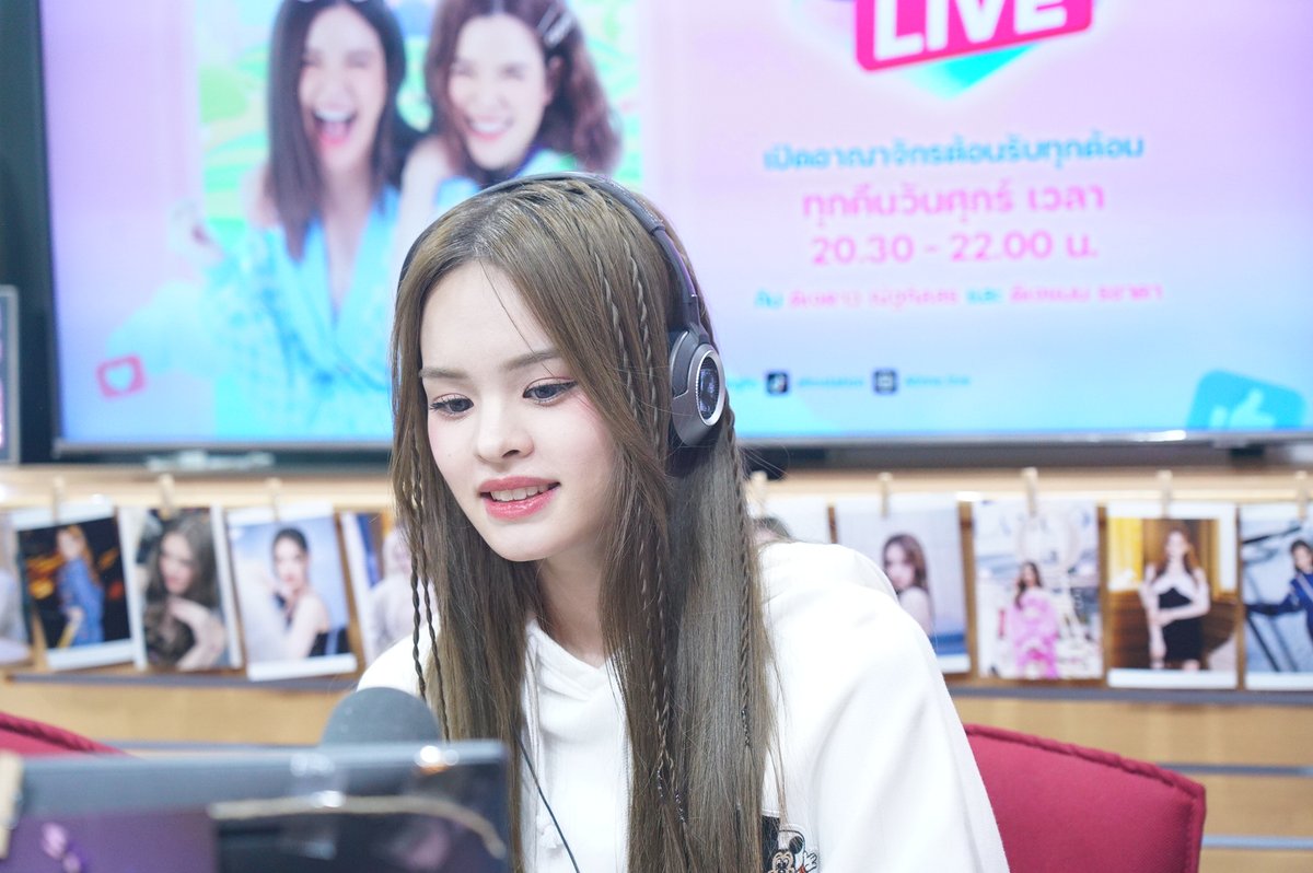 EFM_STATION's tweet photo. และที่สำคัญต้องขอบคุณความรัก พลังใจ และกำลังใจจากเหล่า ONLY ที่มาร่วมกันส่งให้น้อง “แอลลี่” กันจนล้นรายการเลยทีเดียว
#ALLYONLYxFANDOMLIVE https://t.co/d1pZ70cGi7