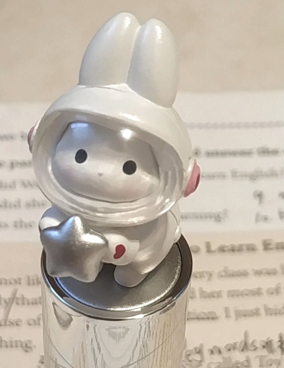 piinkimi_'s tweet photo. cutest lipstick https://t.co/IR0obSAO4F