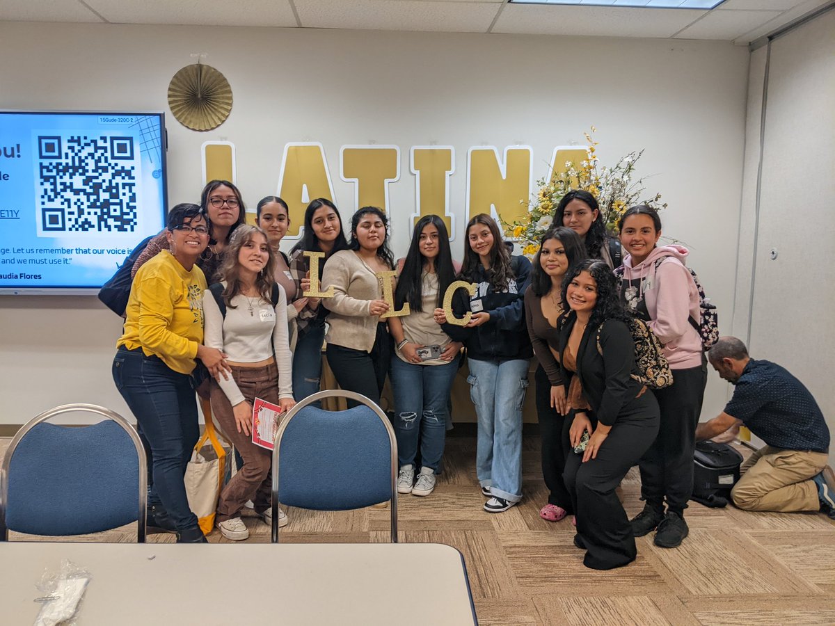 CburgWL's tweet photo. @Cburg_Coyotes #latinaSTRONG 💪🏿💪🏾💪🏽💪🏼💪🏻 Latinidad in MoCo, History of US . Thank you @PODEReducators @MCPS for this awesome experience for our Latina Scholars https://t.co/VOiCoEFCP5