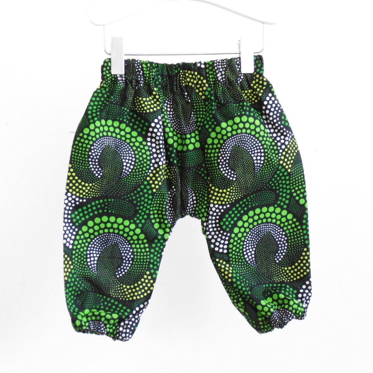HoeStMarket's tweet photo. Heavens, it’s bleak out there. We need some colourful pick-me-ups &amp; what better than bold African prints with a twist from ByKalaX?

Not only does she make cushions &amp; lampshades, @K_ala also creates adorable clothes for little ones, plus scarves &amp; kimonos 4 bigger folk. https://t.co/PsWoFwRjuO