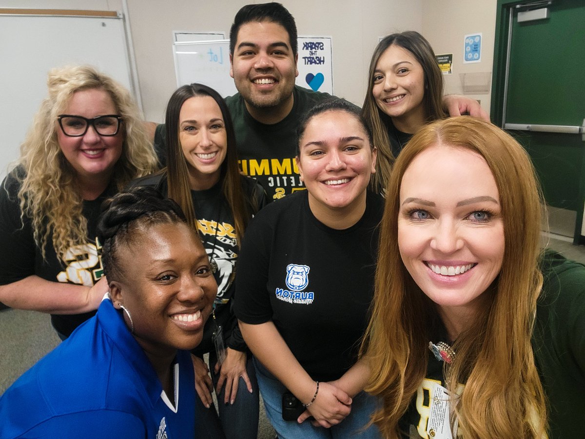 Peer Mediation training for our 7-12th grade Peer Mediators! Thankful to work with this awesome team! <a href="/SCIACounselor/">Whitney Moorhead</a> <a href="/silvaf8020/">Felicia Silva</a> <a href="/vinnythepsych/">Vince Sandoval</a> <a href="/mrsmulvihill1/">Samantha Mulvihill</a>