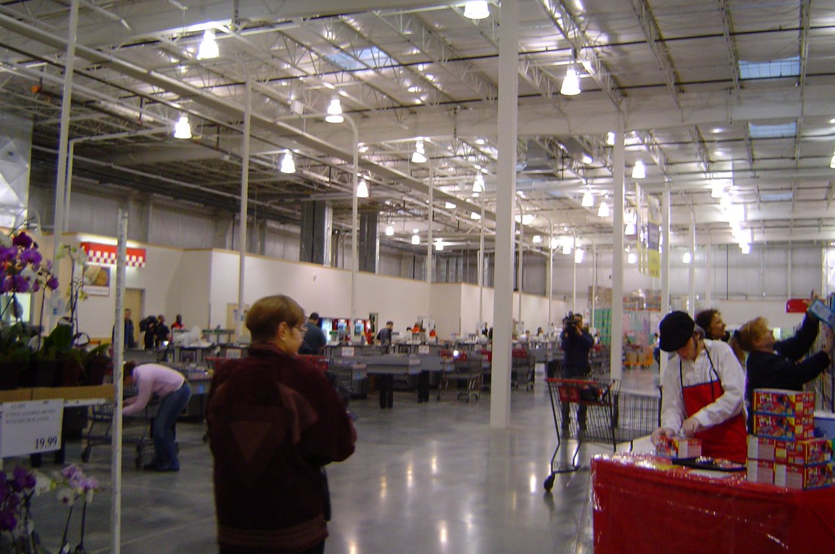 onthisdayyeg's tweet photo. Costco on 91 Street opened #OnThisDayYEG October 14, 2004.

A-Channel was there to cover the occasion, which included breakfast for those who waited in line. https://t.co/qMu47dQtgp