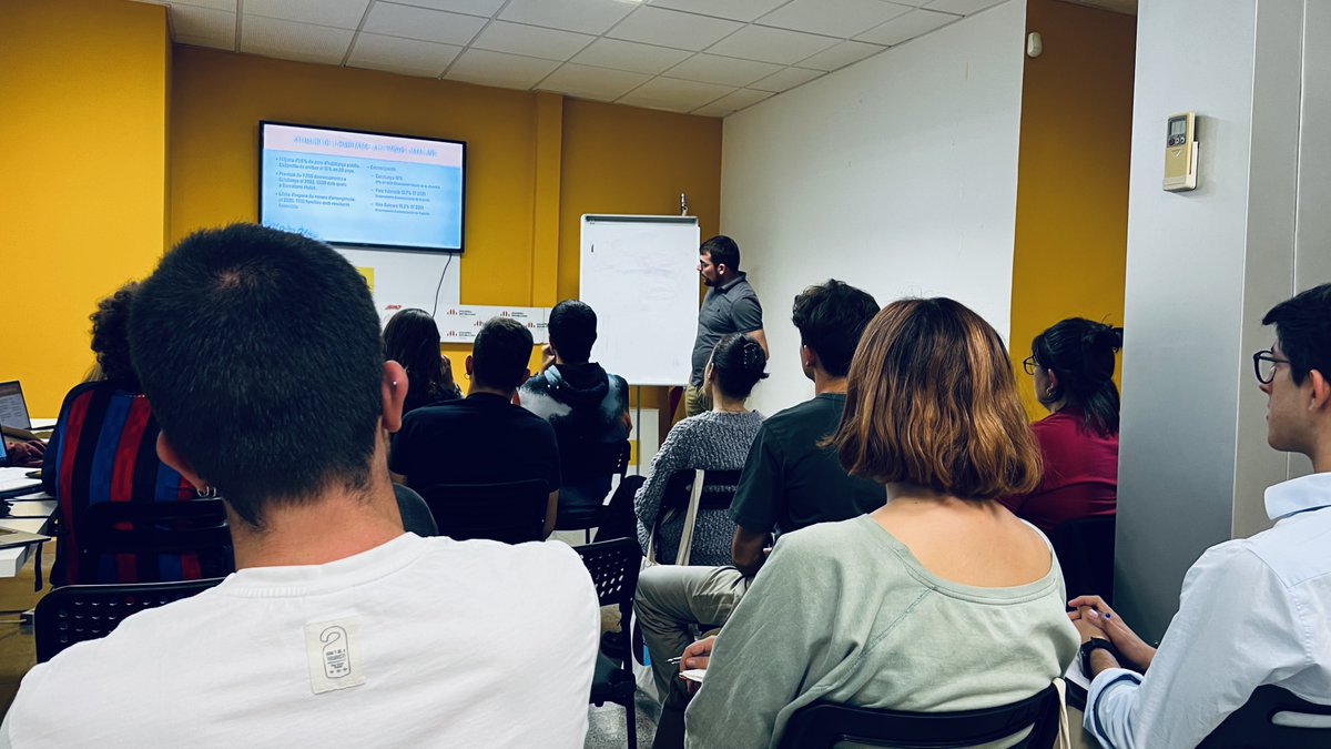 JoventVallesOcc's tweet photo. Continuem treballant per garantir l'accés a l'habitatge 🏡, element essencial en l'emancipació del jovent vallesà.

👉 Per un habitatge digne i social que garanteixi la nostra emancipació, fem front a la precarietat juvenil❗️

📸 Amb @PauVilassar, @IsauraCots i @santi_valls. https://t.co/HS7RnkUot5