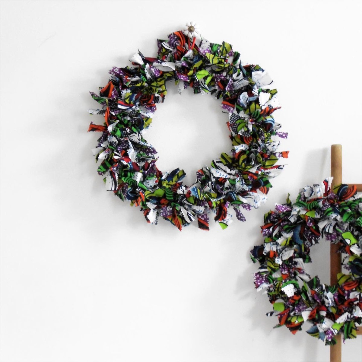 HoeStMarket's tweet photo. I’m not mentioning the C word just yet but when you see Kala at the market on Sat Nov 12, she’ll also have her fabulous fabric wreaths - and you can use them again and again and again. 

I’m so pleased to have Kala back with us. Check out her stall next month! https://t.co/d0eRSbK0G2