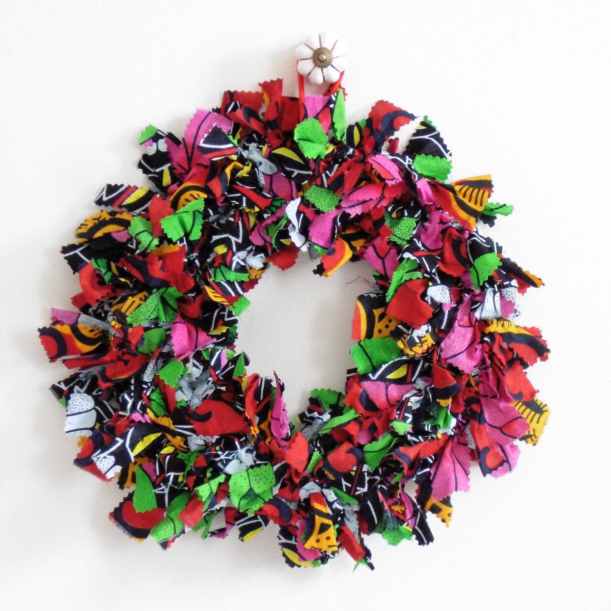 HoeStMarket's tweet photo. I’m not mentioning the C word just yet but when you see Kala at the market on Sat Nov 12, she’ll also have her fabulous fabric wreaths - and you can use them again and again and again. 

I’m so pleased to have Kala back with us. Check out her stall next month! https://t.co/d0eRSbK0G2