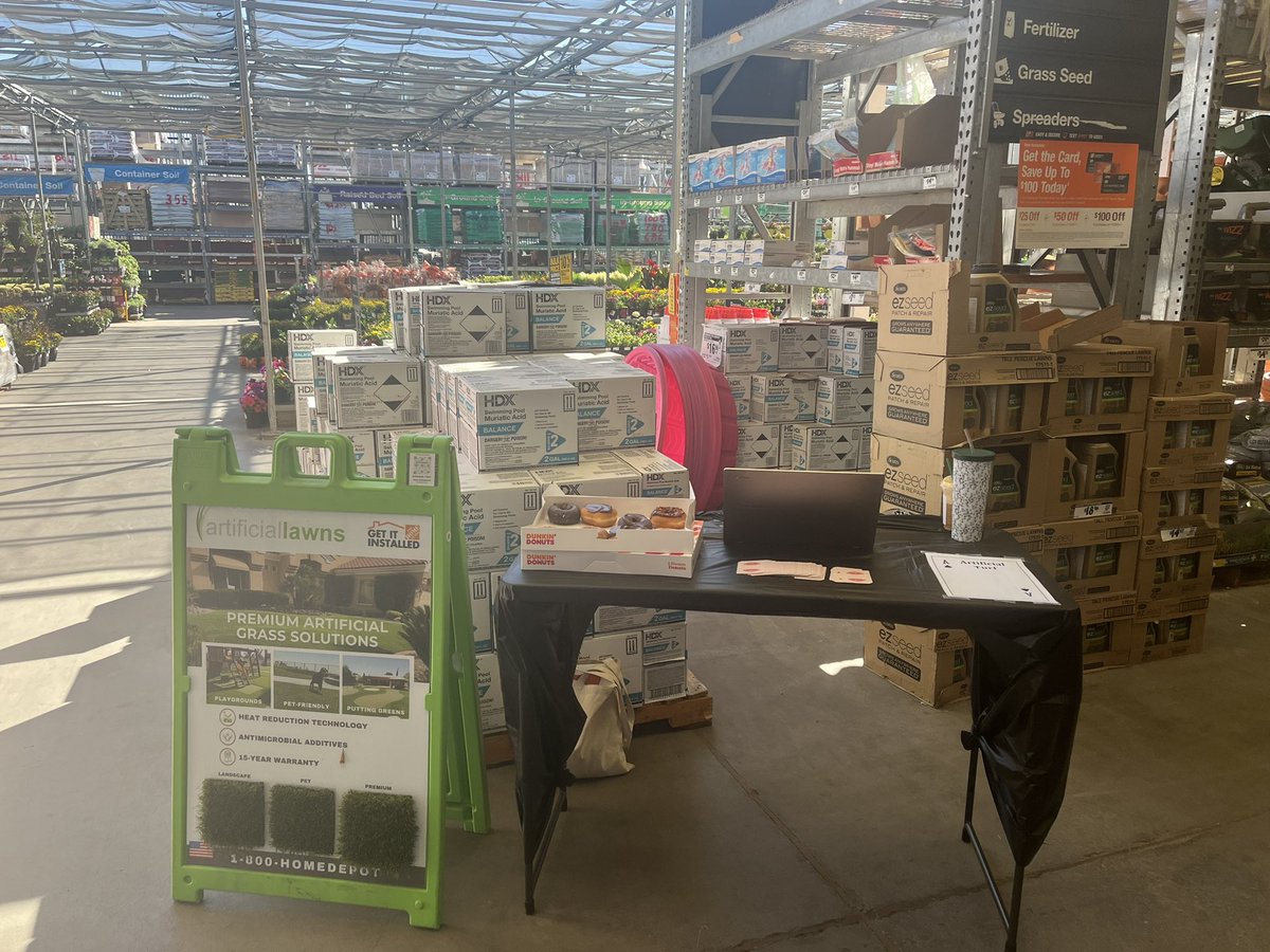 Poker PK Friday! ♣️🍩♥️ Thanks store #3305 for having us out. Cant wait to get a ✨full house✨ of leads thanks to your awesome crew! @AlmaEscobedoTHD <a href="/HomeDepot3305/">Home Depot 3305</a>