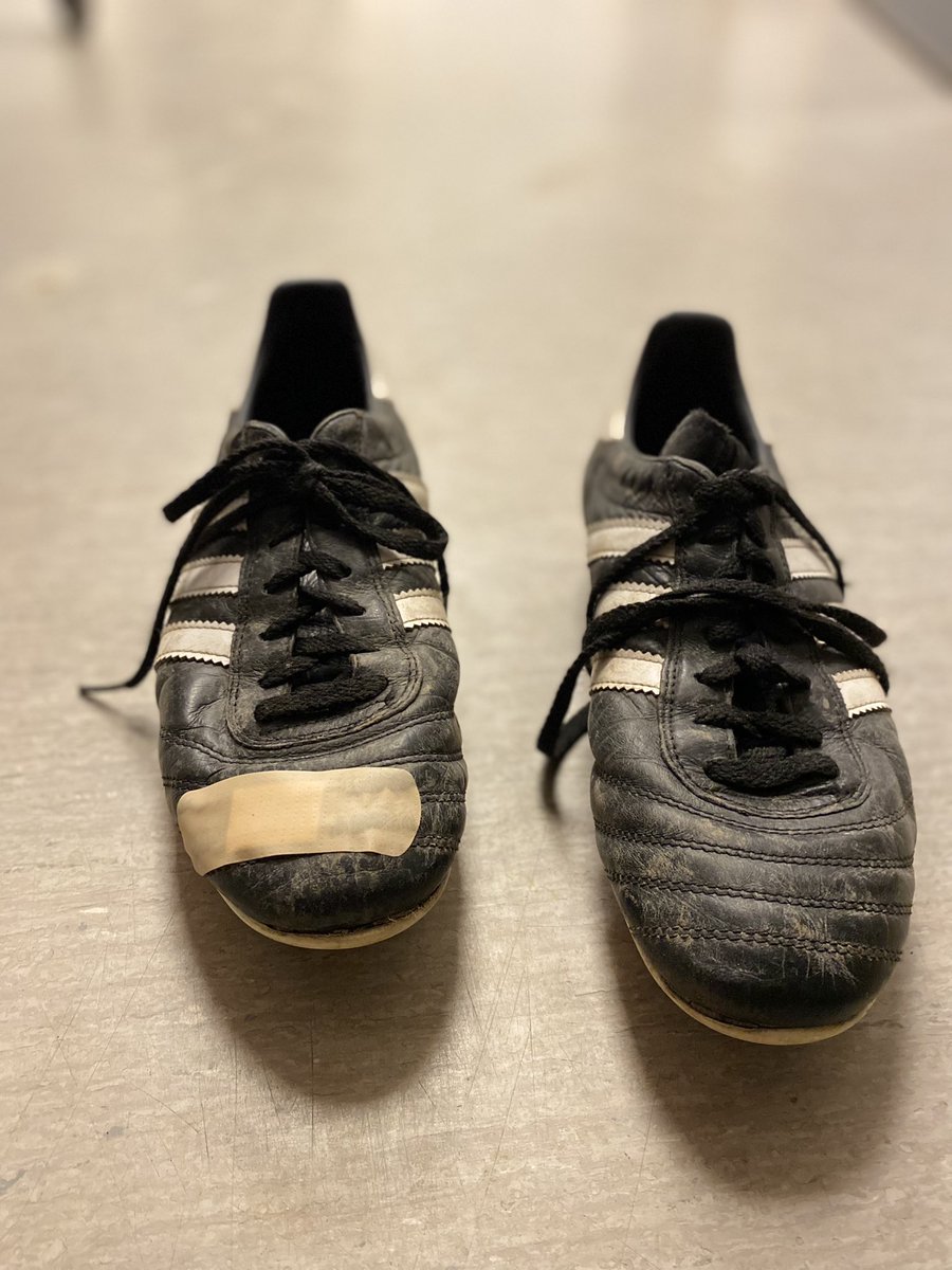 Förskolans absolut populäraste skor just nu ett par klassiska Copa Mundial i storlek. 

⚽️😍