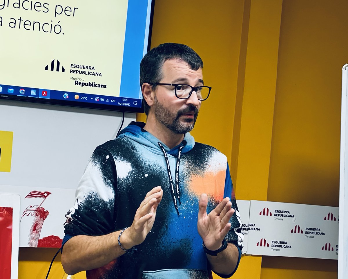 JoventVallesOcc's tweet photo. Continuem treballant per garantir l'accés a l'habitatge 🏡, element essencial en l'emancipació del jovent vallesà.

👉 Per un habitatge digne i social que garanteixi la nostra emancipació, fem front a la precarietat juvenil❗️

📸 Amb @PauVilassar, @IsauraCots i @santi_valls. https://t.co/HS7RnkUot5