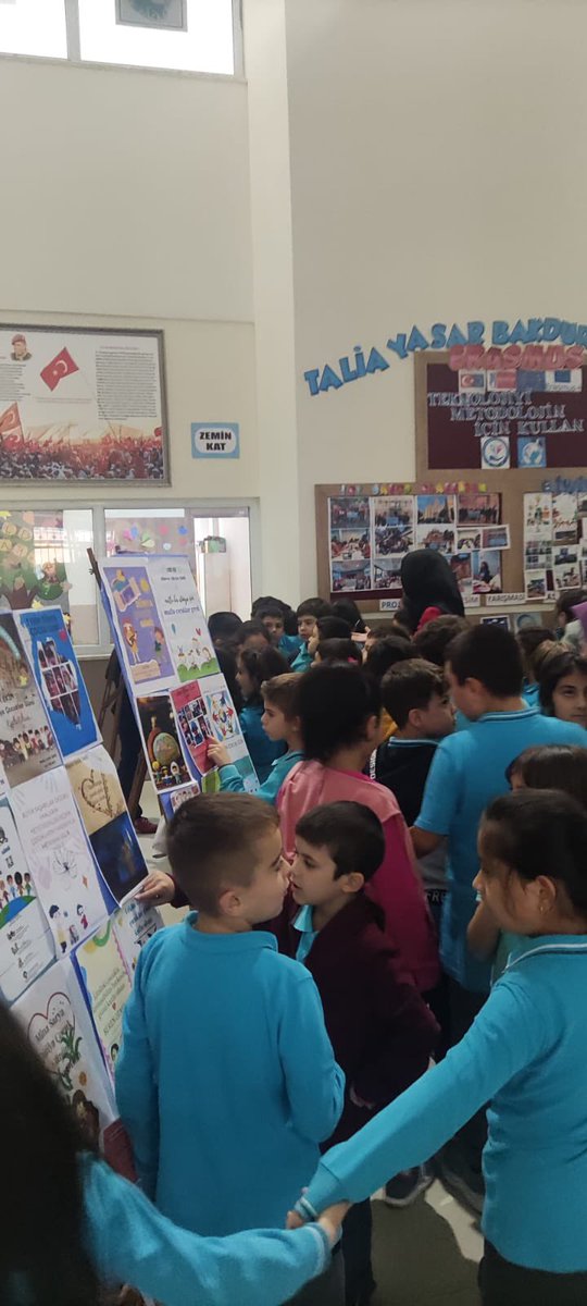 YasarTalia's tweet photo. ERAMUSDAYS 2022 etkinliklerinde KA101 “TEKNOLOJİYİ METODOLOJİN İÇİN KULLAN” adlı Projemiz kapsamında 204 öğrencimizin canva programını kullanarak tasarladığı afişleri sergiledik. @ulusalajans @MemKecioren  @ABBaskanligi https://t.co/fckXDXHJEQ
