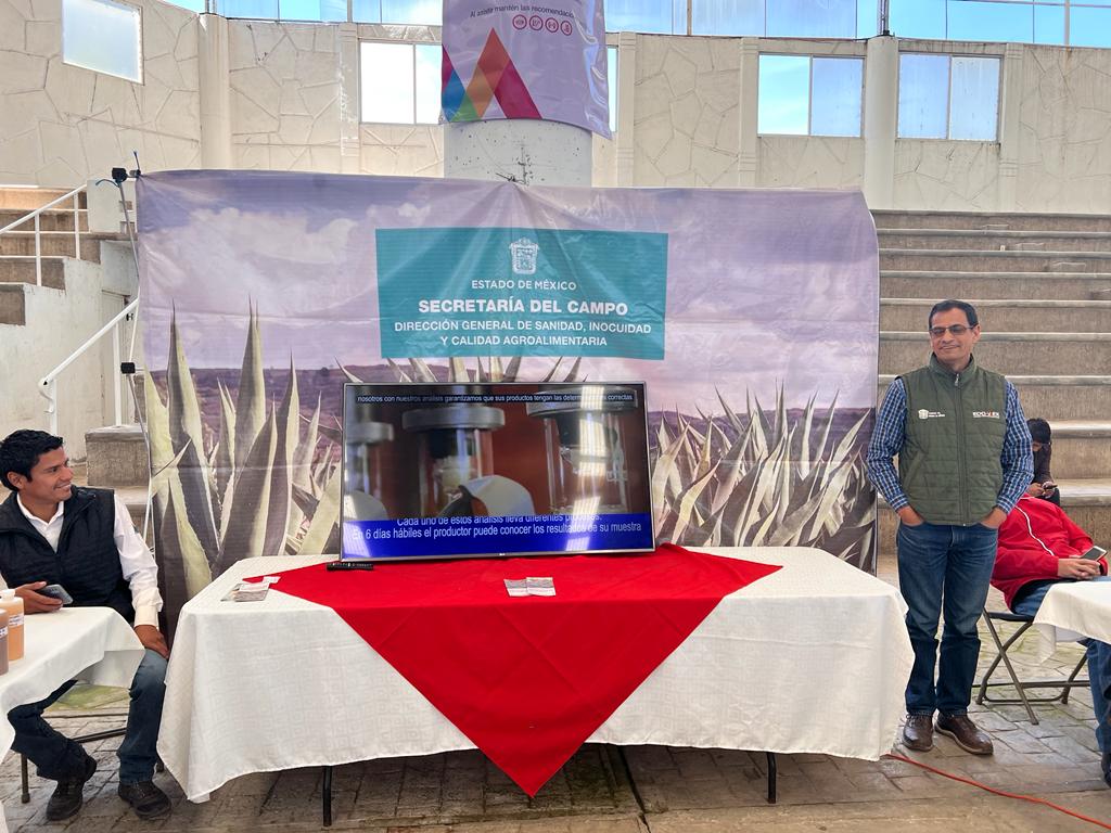 MarisolGlezT's tweet photo. Ya estamos en #Jilotepec celebrando el #DíaMundialDelHuevo, no te pierdas la oportunidad de visitarnos hoy hasta las 5 de la tarde y conocer la variedad de productos que tenemos para ti.
Sigamos trabajando por #LaTierraQueNosUne.
@CampoEdomex
#DGSICA
#EquipoSeCampo https://t.co/1LlJ7ndM2p