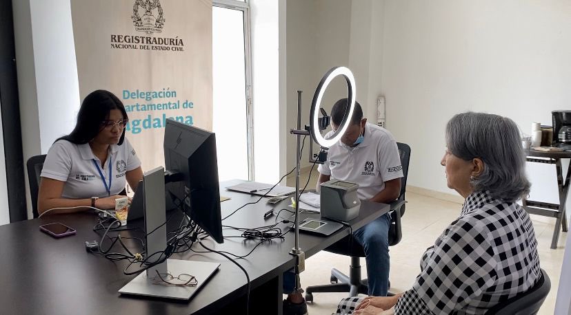 Registraduria's tweet photo. En la sede de la Delegación del Magdalena en la ciudad de Santa Marta, la Registraduría Nacional del Estado Civil desarrolló una jornada de identificación, allí se tramitó la cédula digital a los servidores de la Procuraduría Regional del Magdalena.

#RegistraduríaDelSigloXXI https://t.co/iYgpSSPniX