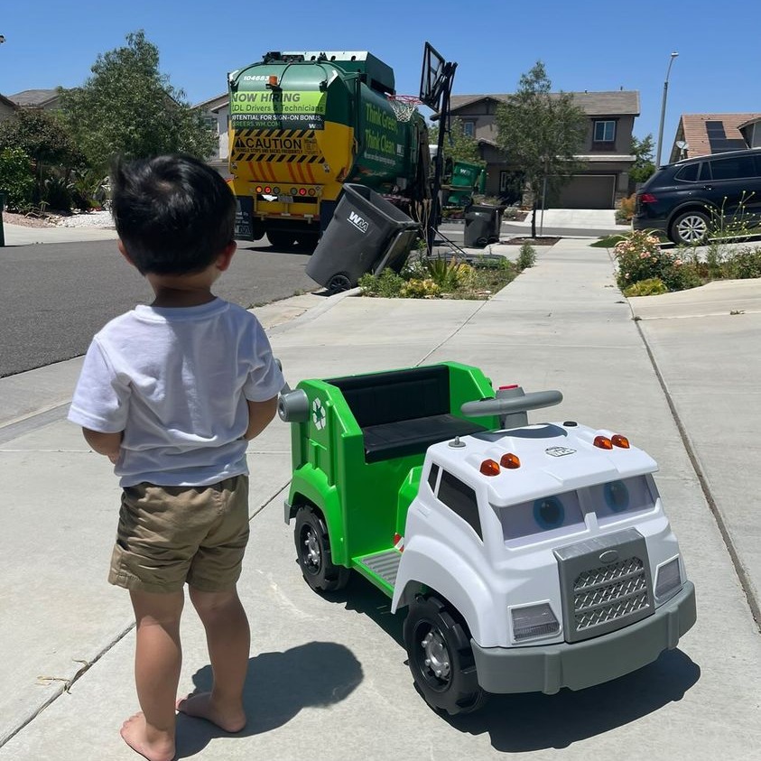 WasteManagement's tweet photo. This kid wishes waste pickup day was *every* day; he asks for the garbage man each morning! And he already has his costume for this year.
We love seeing our fans! Share your fan pics using #WMFanPhotos so we can check them out. #WMFanOfTheWeek #FanOfTheWeek https://t.co/SK5ZUJiXGp