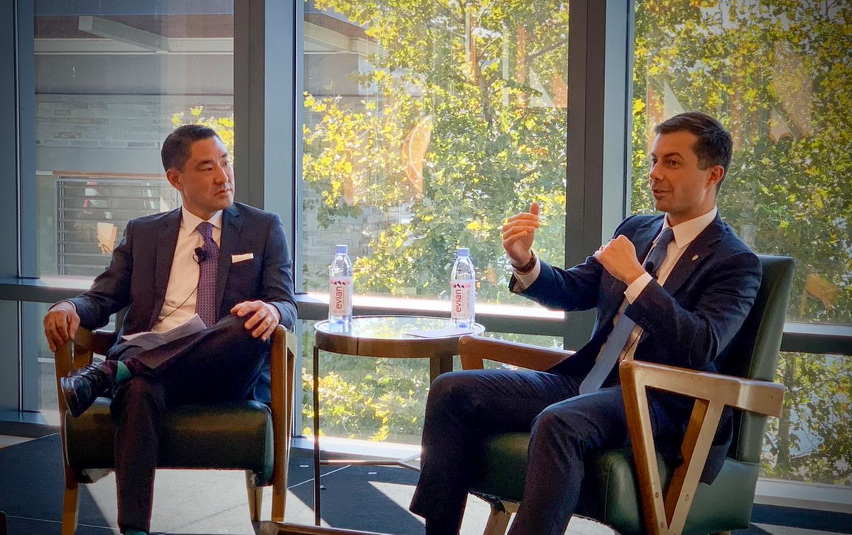 USDOT's tweet photo. Thank you to the National Bankers Association (@NatBankers1927) for today's dynamic discussion w/ @SecretaryPete on infrastructure, equity, and carrying out @POTUS' Justice 40 vision at DOT!

📸: @Lynda_Tran https://t.co/ylDkos1tfm