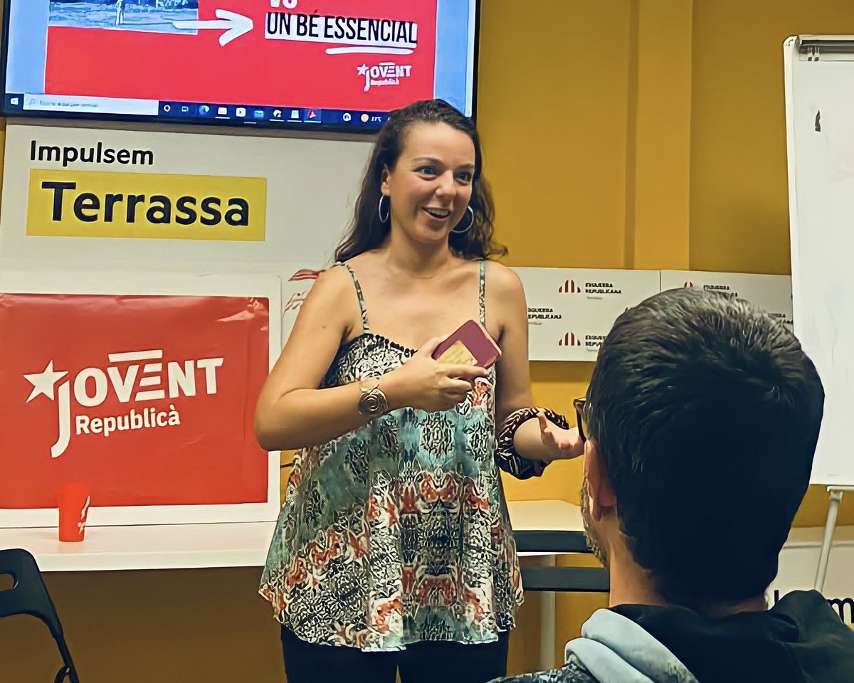 Continuem treballant per garantir l'accés a l'habitatge 🏡, element essencial en l'emancipació del jovent vallesà.

👉 Per un habitatge digne i social que garanteixi la nostra emancipació, fem front a la precarietat juvenil❗️

📸 Amb <a href="/PauVilassar/">Pau Morales Romero</a>, <a href="/IsauraCots/">Isaura Cots</a> i @santi_valls.