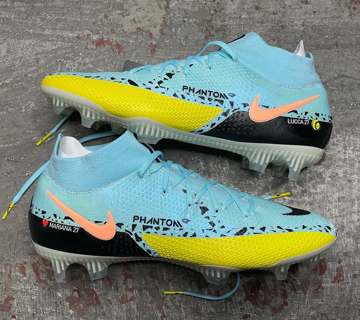TachoMexTc's tweet photo. Un placer #entintardemagia los botines @nikefootball #nikephantomgt de @OscarFcoFabela1 , hermano como siempre muchas gracias por confiar en #tachomex #tucalzadonuestrapasion #custom #personalised #personalizados #nike #phantom #gt #clubamerica #106 https://t.co/emaoD6kxYa