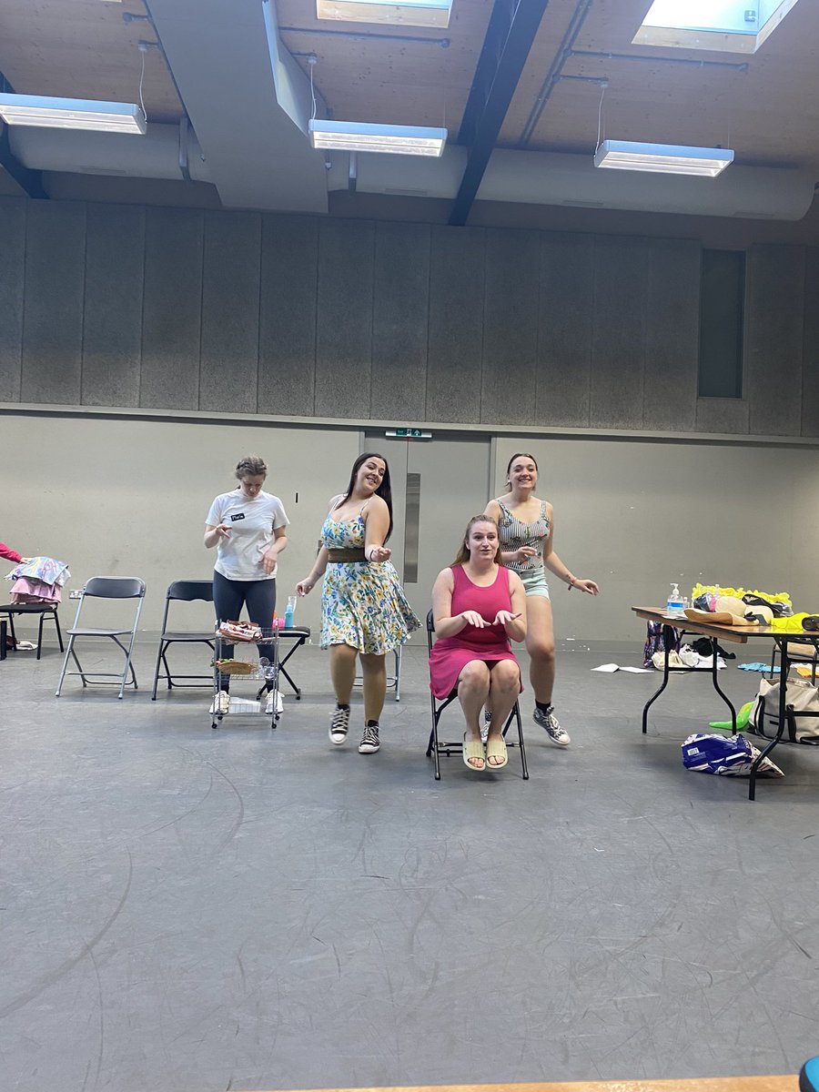 _rachelsduncan's tweet photo. Flying visit to London for ONE WEEK IN MAGALUF rehearsals ✈️🍹🌴💖 

Tickets - https://t.co/dhECKlwn5z https://t.co/cenYsmvqvV