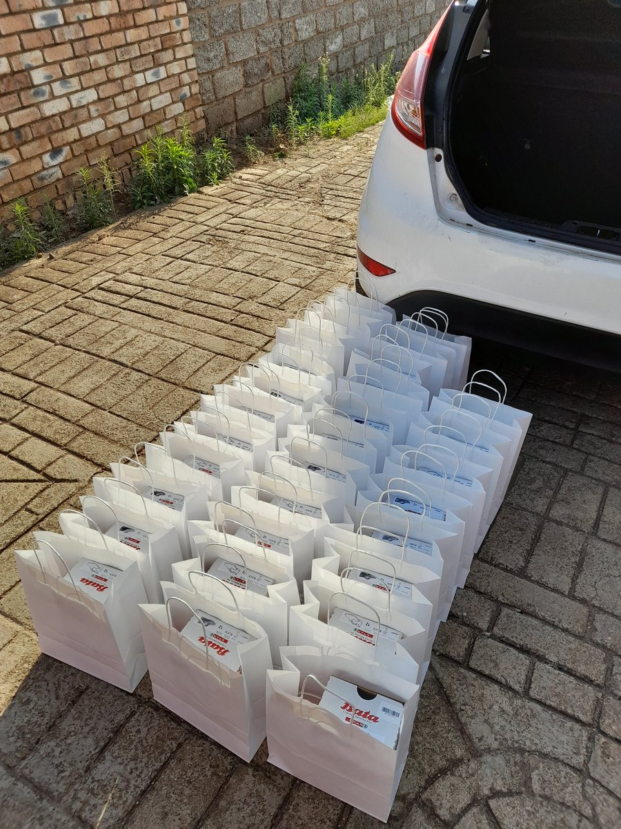 Another special Thank you to the Principal of Thohoyandou Primary School for allowing us to donate another 30 pairs of school shoes and giving us permission to take pictures with the learners🤍