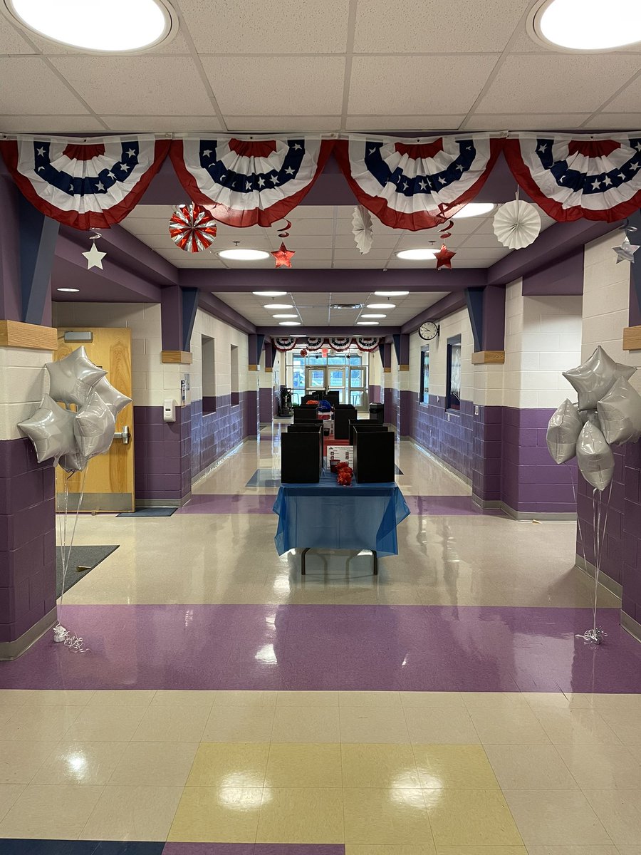 jsojuro's tweet photo. Election 🗳 Hall is ready for our Mustang Voters ♥️💙🤍🇺🇸@SWEStangs @sabwalls86 #SWESuccess #BuildingtheBestSPS https://t.co/0YHzWu0CVJ