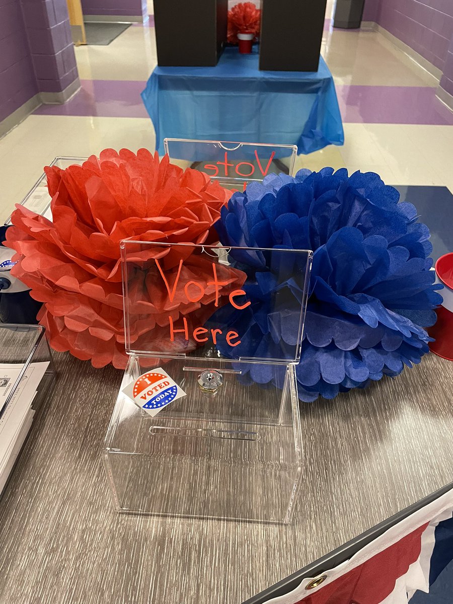 jsojuro's tweet photo. Election 🗳 Hall is ready for our Mustang Voters ♥️💙🤍🇺🇸@SWEStangs @sabwalls86 #SWESuccess #BuildingtheBestSPS https://t.co/0YHzWu0CVJ