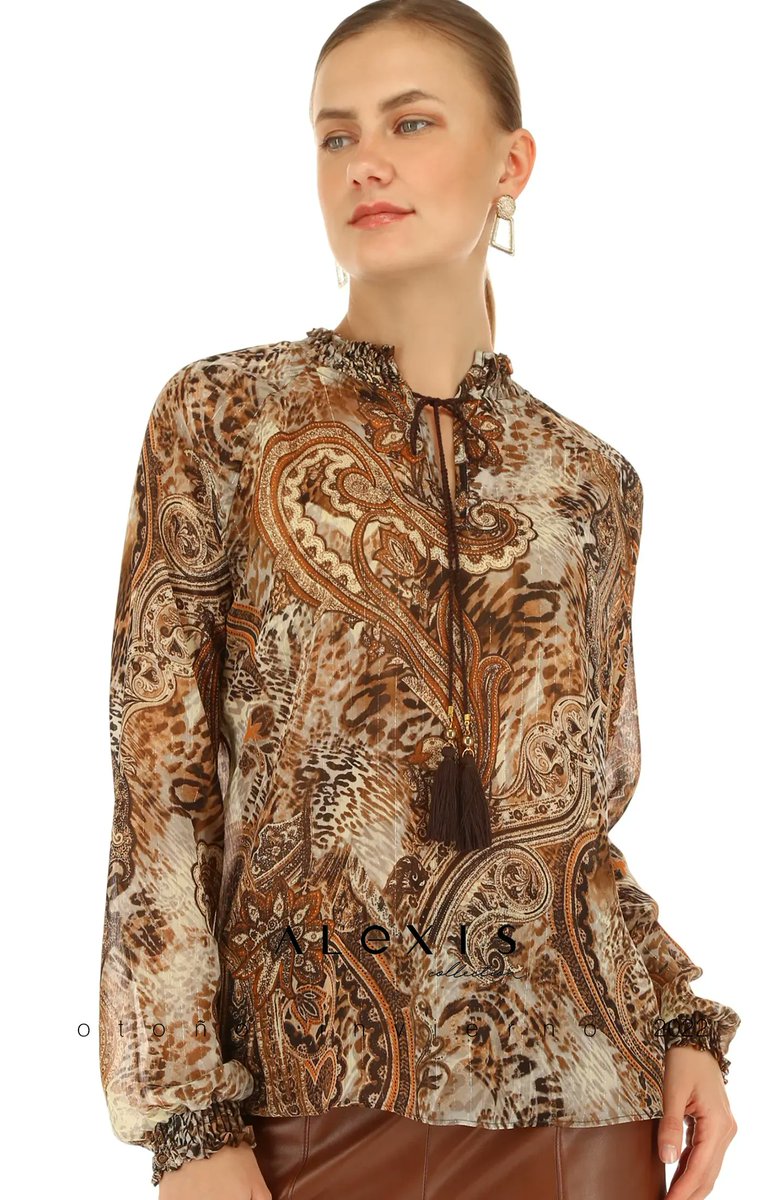 AlexisModa's tweet photo. En los detalles encontrarás la diferencia, como en esta blusa estampada con detalles de cinta en escote #SoyAlexis #MujerAlexis #LookAlexis #Moda #Estilo #Otoño2022 #DiseñoMexicano #Blusa #Detalles #AlexisCollection #Octubre2022 https://t.co/HZoBatsQTD