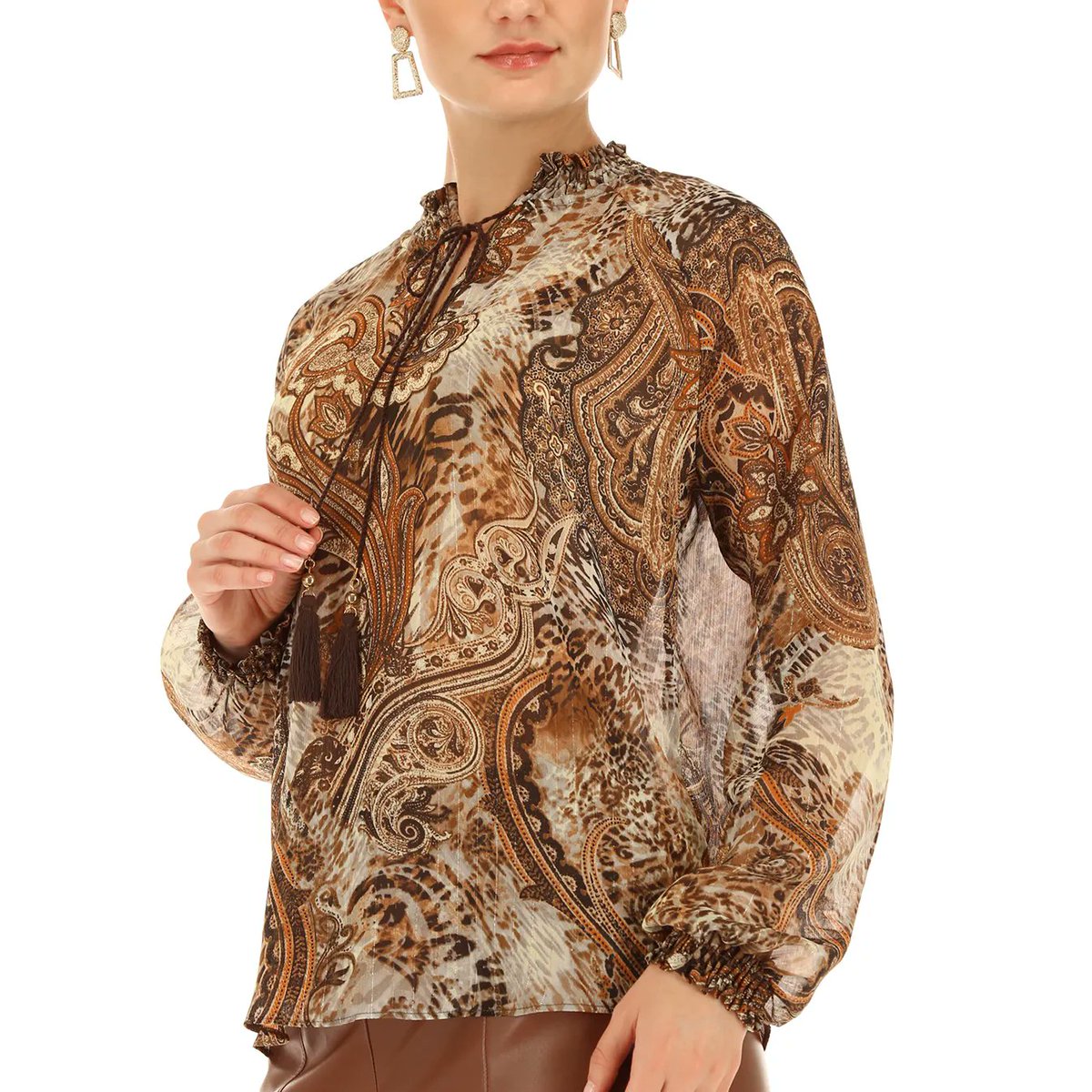 AlexisModa's tweet photo. En los detalles encontrarás la diferencia, como en esta blusa estampada con detalles de cinta en escote #SoyAlexis #MujerAlexis #LookAlexis #Moda #Estilo #Otoño2022 #DiseñoMexicano #Blusa #Detalles #AlexisCollection #Octubre2022 https://t.co/HZoBatsQTD