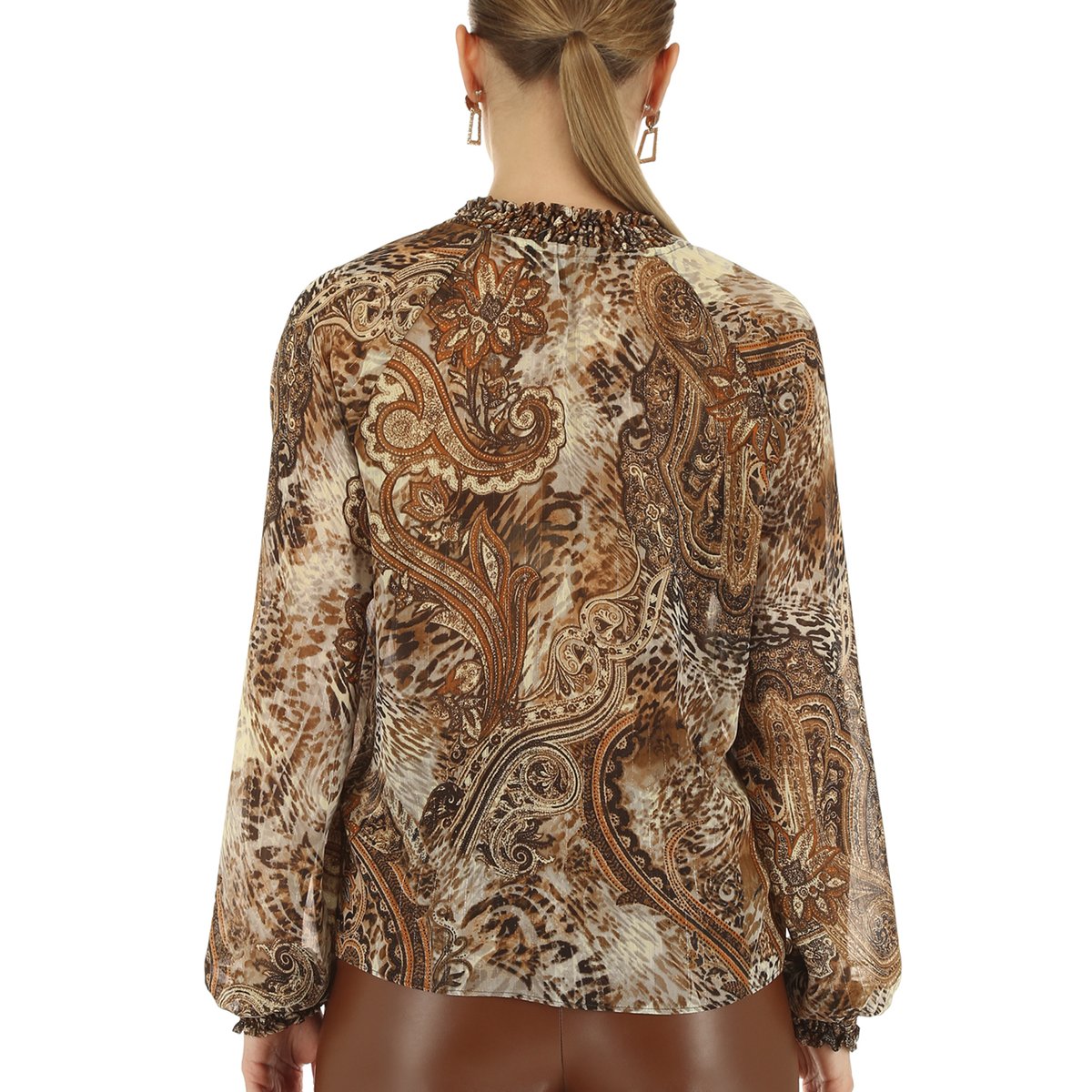 AlexisModa's tweet photo. En los detalles encontrarás la diferencia, como en esta blusa estampada con detalles de cinta en escote #SoyAlexis #MujerAlexis #LookAlexis #Moda #Estilo #Otoño2022 #DiseñoMexicano #Blusa #Detalles #AlexisCollection #Octubre2022 https://t.co/HZoBatsQTD