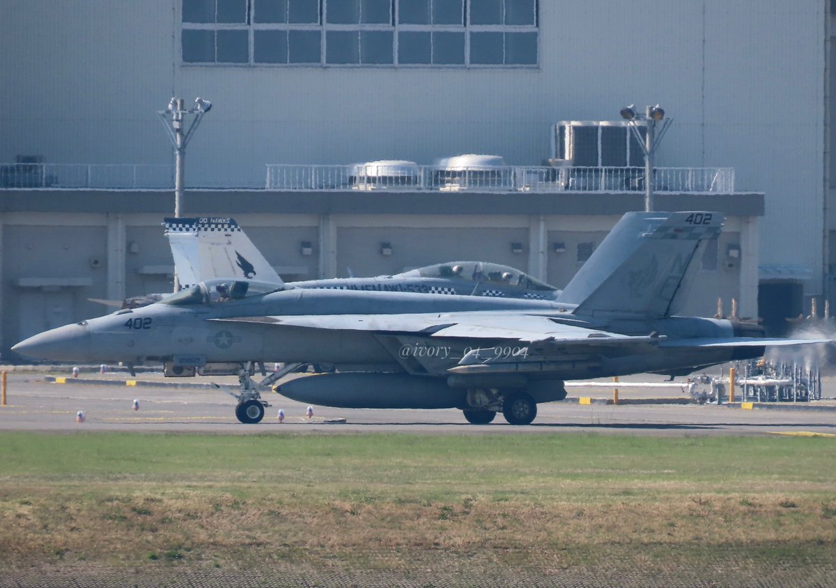 ivory_71_US_2's tweet photo. VFA-195×VMFA-533
鷹と鷲のコラボ
#vmfa533
#vfa195 https://t.co/bkVWzMtBm3