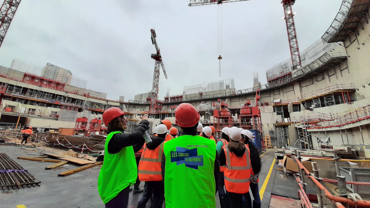 Bouygues_BatIDF's tweet photo. 👷 Les équipes mobilisées sur l’ouvrage de l’Adidas - Arena, Porte de la Chapelle accueillent les visiteurs à l’occasion des #CDB2022
🏗 Présentation du projet, des métiers et visite de chantier sont au programme !
👋@Paris ; #NP2F ; @scauarchi https://t.co/uMfwoXK7Lq