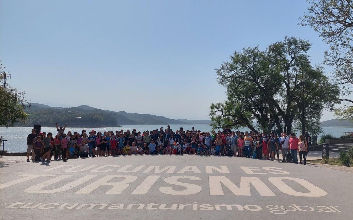 MarianoFerdez's tweet photo. Los y las estudiantes que participan de la Olimpíada Matemática #ATACALAR 🇦🇷🇨🇱 conocieron los encantos de nuestra provincia en El Cadillal, donde disfrutaron del paseo en las aerosillas del predio. https://t.co/5OmctChcxX