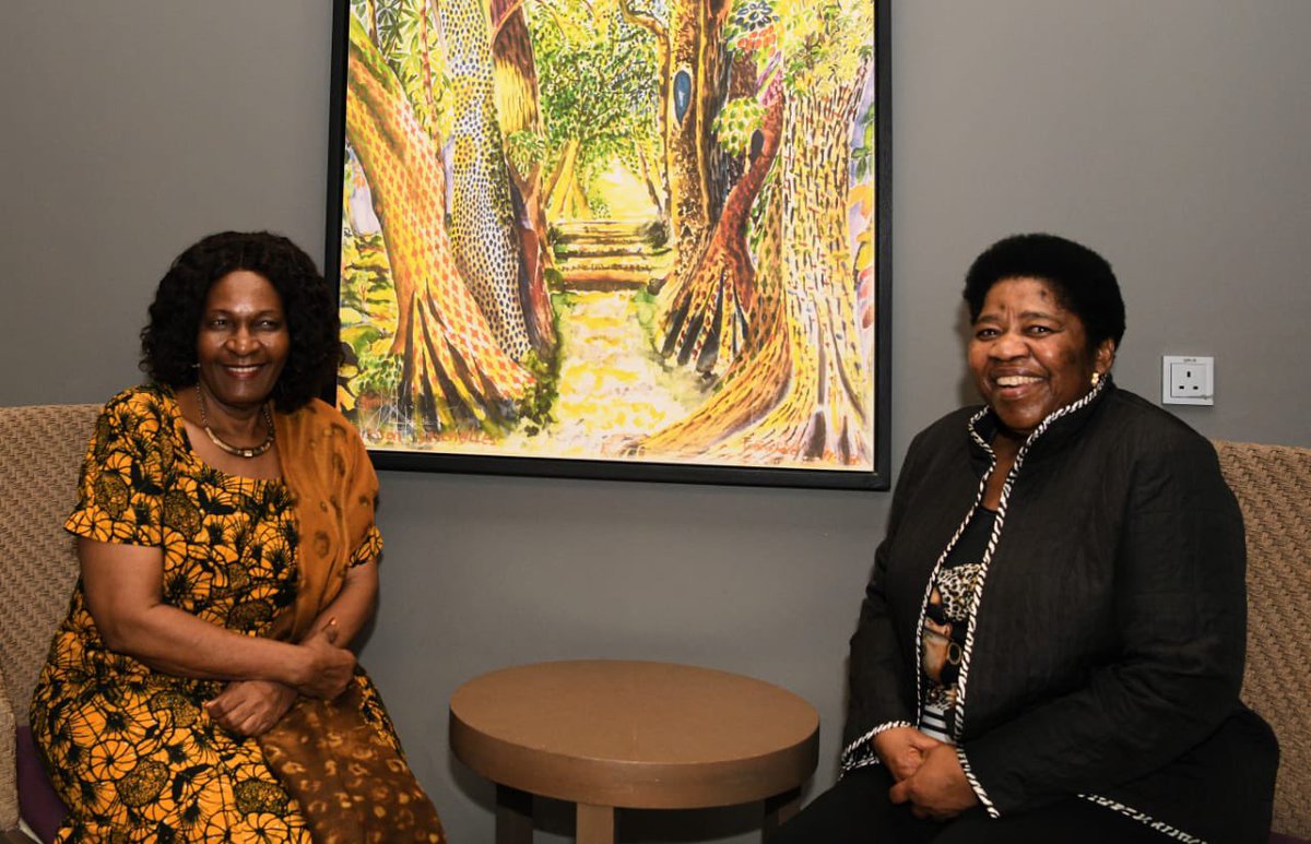 DIRCO_ZA's tweet photo. Deputy Minister was received by South African High Commissioner to Seychelles Dr Hlamalani Nelly Manzini, 13/10/2022

📷 Katlholo Maifadi/DIRCO

#SASeychellesRelations https://t.co/YQReziuvLE