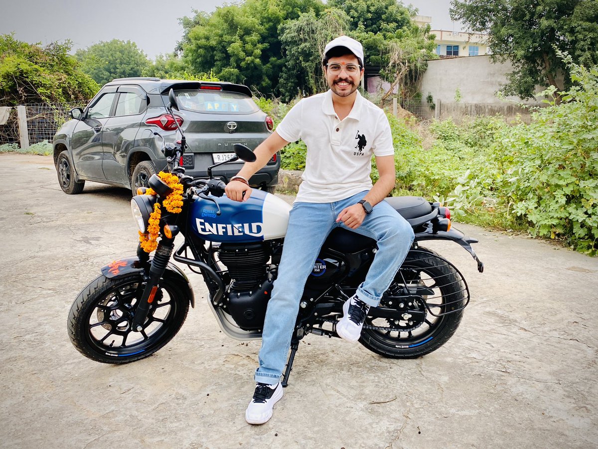 bhanujaihind's tweet photo. Thank you so much sister for this amazing birthday gift 😍🥰
New beast = “Royal Enfield HUNTER 350 🔥”
•••
#newbike #royalenfield #hunter #hunter350 #hunter350cc https://t.co/kOu9EuLJDa