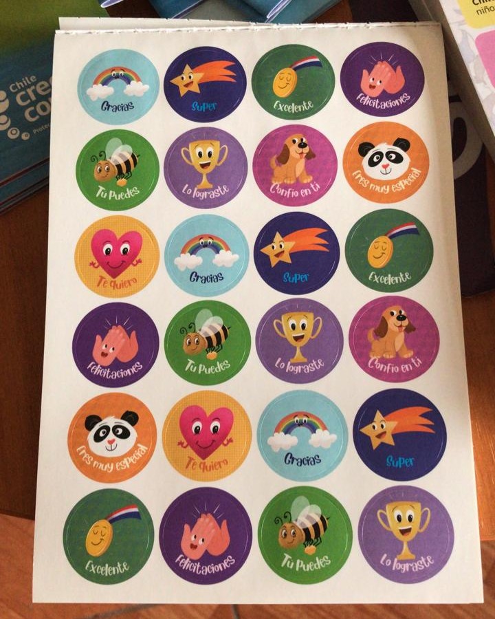 En el marco de la conmemoración del #DíaMundialDeLaSaludMental 🧠 se entregó material de prevención y promoción de la salud, a los Programas de Apoyo a la Salud Mental Infantil (PASMI) de los centros de salud Alerce y Padre Hurtado. 👧🧒👦