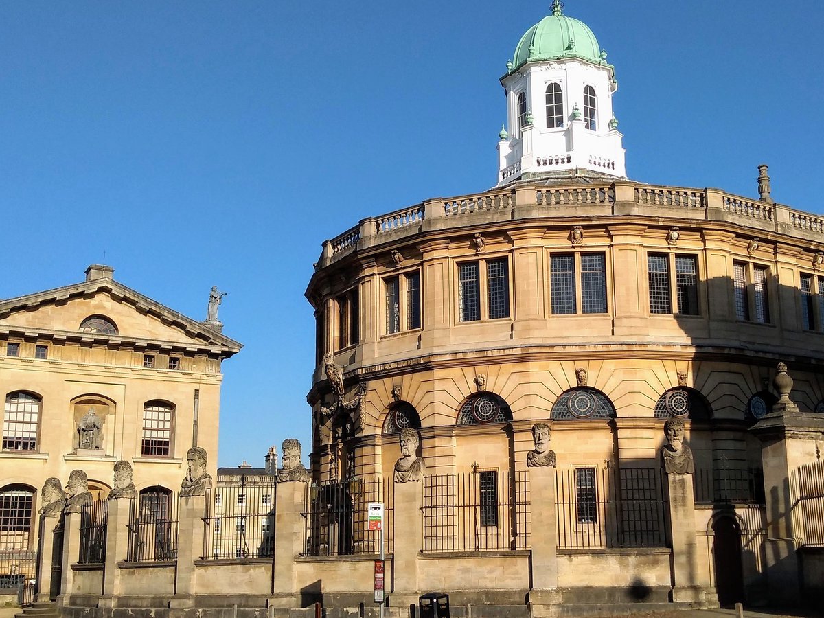 Happy Matriculation to our #SUDOX Sustainable Urban Development students who attended the ceremony at the Sheldonian Theatre earlier today! #WelcometoOxford #matriculation #sustainabledevelopment #urbanism #mastersdegree #researchdegree