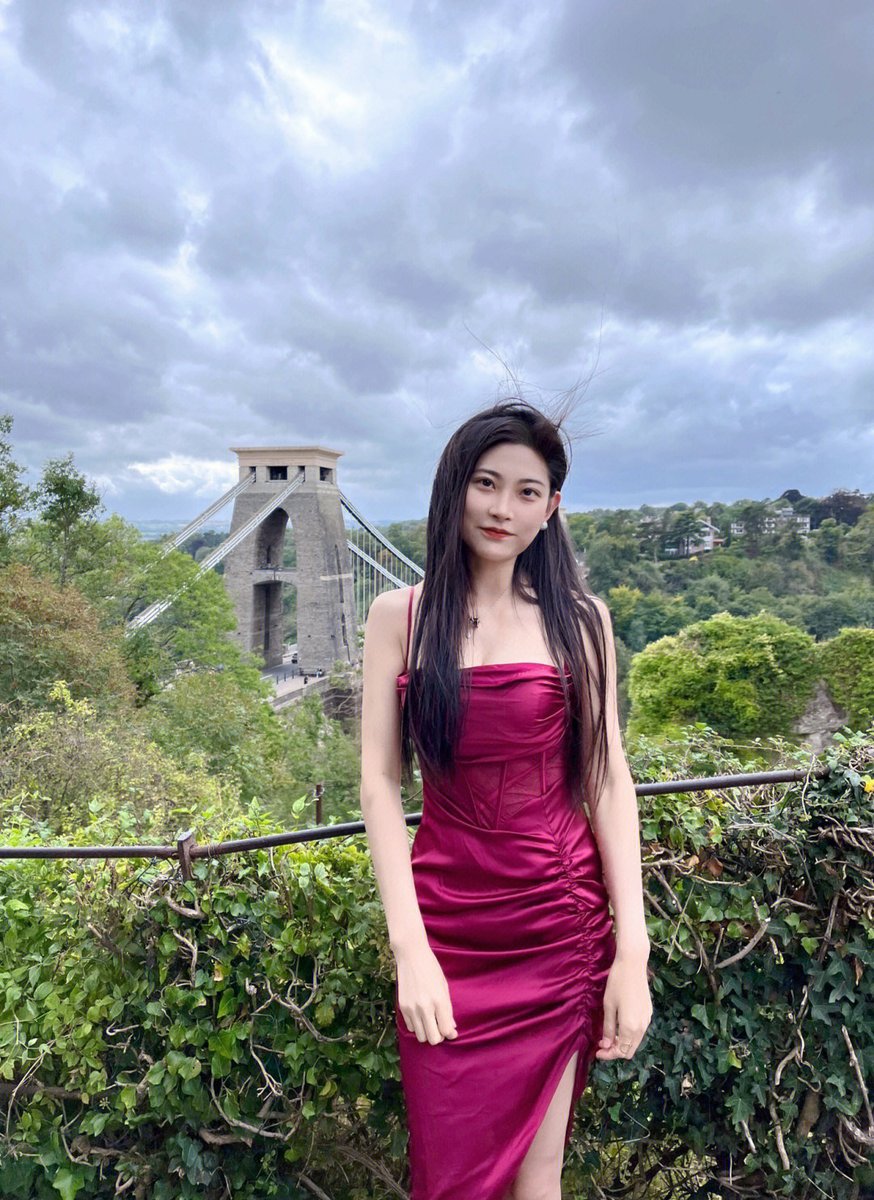 Mariguz33's tweet photo. It's very windy, please don't pay attention to my hair, you can compliment me😂       #BNB   #Bitcoin https://t.co/eBMXNNWQ51