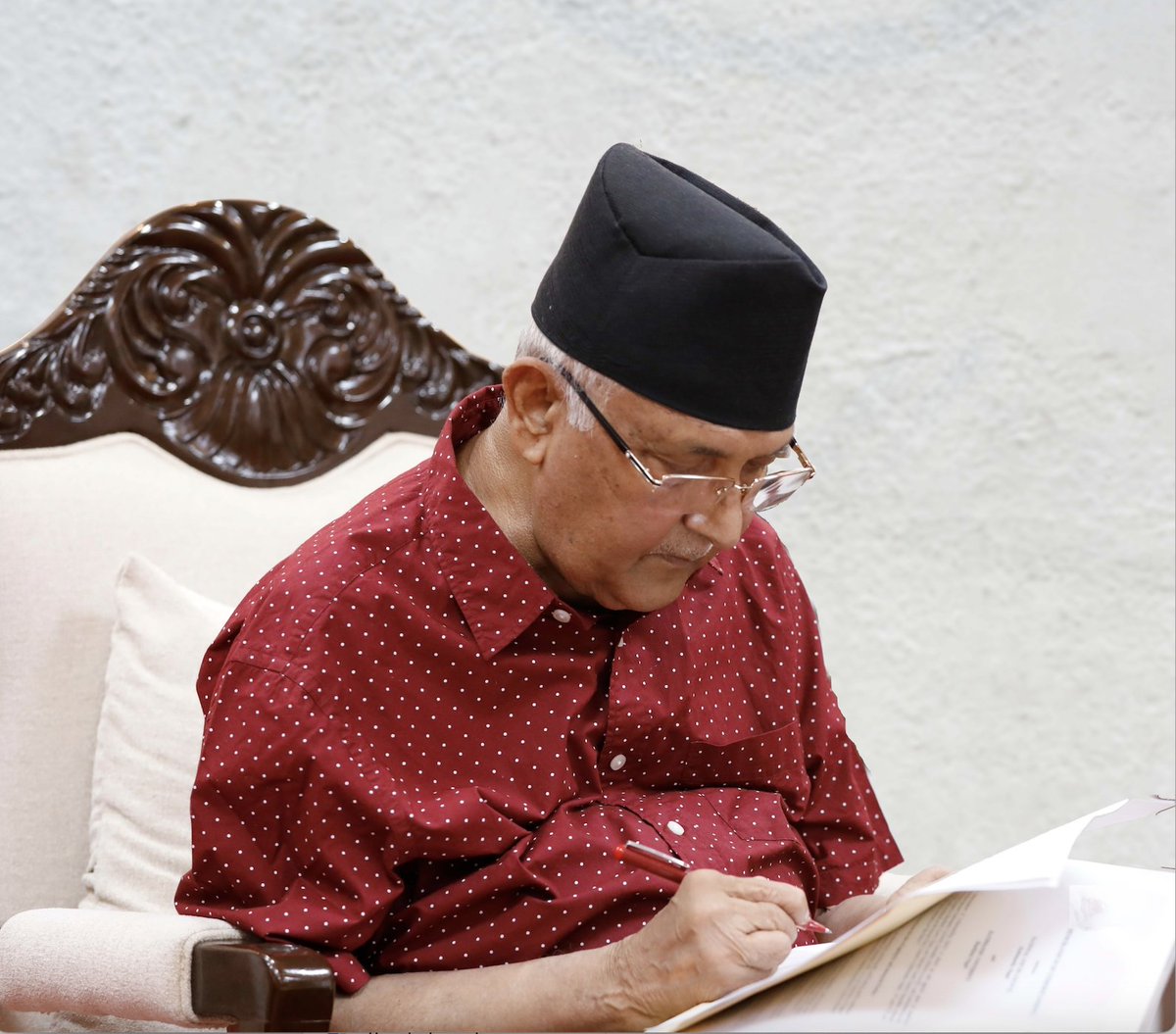 आउँदो चुनावका लागि घोषणा पत्रमा राख्न तपाईंले पठाएको सुझावहरु हेर्न तिर लागियो ।