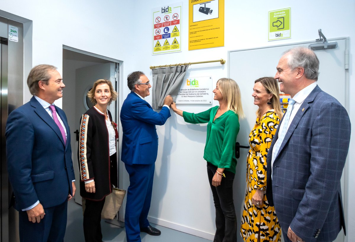 RpesqueraSanid1's tweet photo. 📌@BidaFarma abre un centro logístico farmacéutico en #CastroUrdiales. Trabajan con 400 laboratorios y 5000 referencias, para suministrar medicamentos y productos de farmacia en Cantabria y Euskadi. #ConstruyendoFuturo, para llegar en igualdad de condiciones a los ciudadanos. https://t.co/9XAS8wBiXF