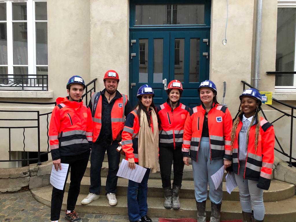 VINCIConstrucFR's tweet photo. 📍#CoulissesduBâtiment: 450 élèves découvrent le #chantier du GEC - Groupement des Étudiants du Cours Leopold #Nancy📸Nos équipes de #GTM Hallé réhabilitent 7 bâtiments qui comprendront logements, bureaux, espace de coworking, salle de sport, bibliothèque & théâtre
#CDB2022 https://t.co/ZNadFvWW12