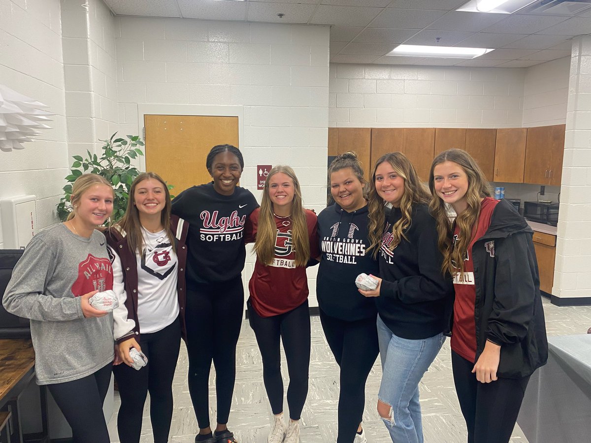 The girls showed their appreciation for UGHS faculty and staff this morning by serving some Chick-fil-a biscuits! Thank you UGHS for all that you do for our girls! <a href="/UnionGroveAD/">Wolverine Athletics</a> <a href="/UGHS_Wolverines/">Union Grove H.S.</a> <a href="/AthleticsHenry/">Henry County Schools Athletics</a>