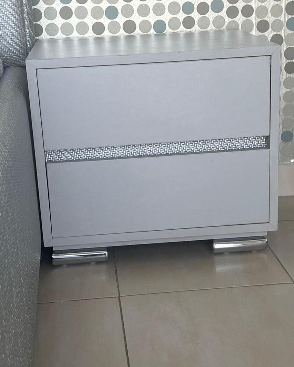 DjoloffR's tweet photo. Ce matin, nous avons le plaisir de vous présenter notre chambre à coucher du nom de SIGNARE😍.
SIGNARE apportera de l’élégance grâce à son allure chic et sa qualité.

💯 % made in Sénégal 🇸🇳 

Djoloff Relax Déco SUÑU MOMEL

Adresse: Yoff Cité Apecsy Villa numéro 56 https://t.co/RDv5zYFEnh