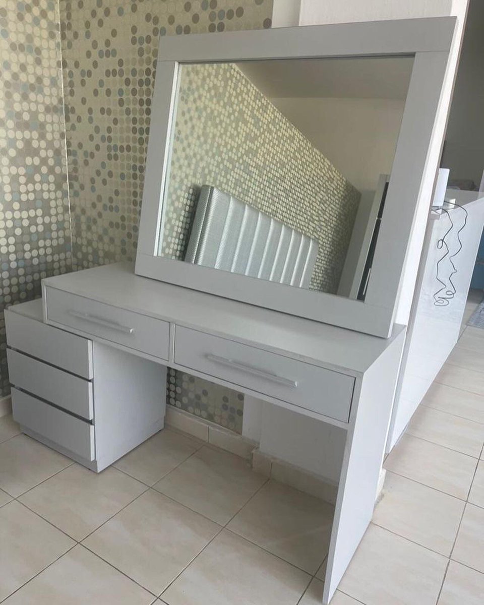 DjoloffR's tweet photo. Ce matin, nous avons le plaisir de vous présenter notre chambre à coucher du nom de SIGNARE😍.
SIGNARE apportera de l’élégance grâce à son allure chic et sa qualité.

💯 % made in Sénégal 🇸🇳 

Djoloff Relax Déco SUÑU MOMEL

Adresse: Yoff Cité Apecsy Villa numéro 56 https://t.co/RDv5zYFEnh