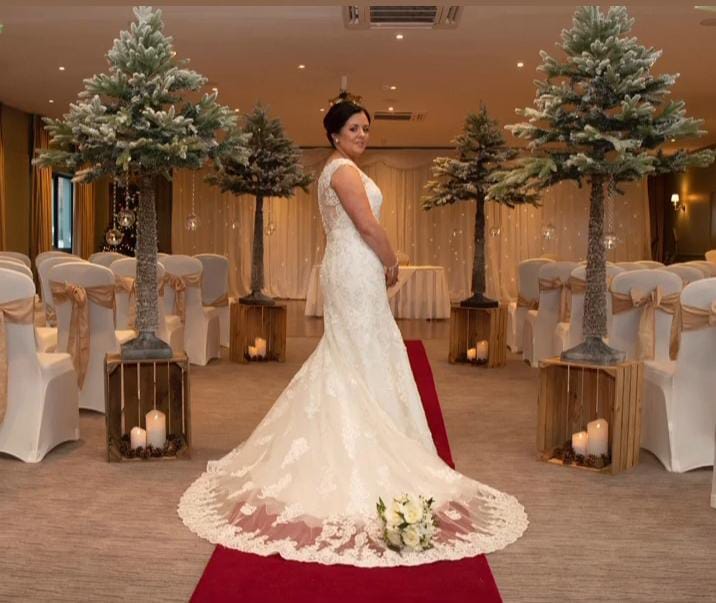 wgicovered's tweet photo. Rustic style ceremonies are beautiful in Autumn, echoing the tones of the outdoors in a warm and welcoming setting, pine cones, frosted branches, twinkling lights and a beautiful bride at the centre https://t.co/apVFhseAq8