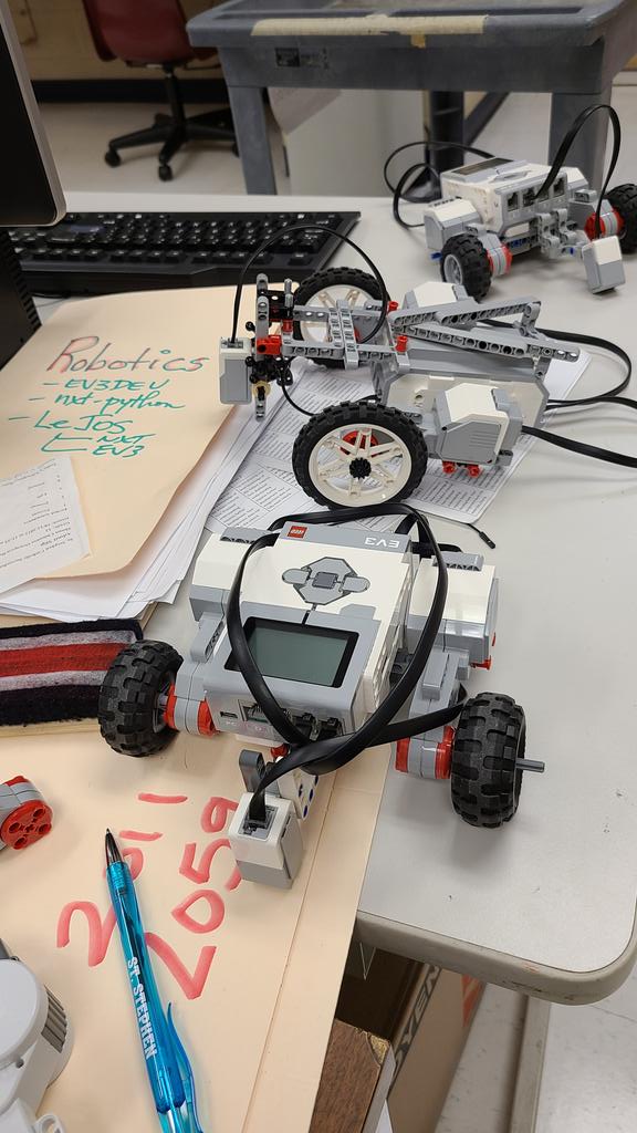 mickdee's tweet photo. Three prototype EV3 robots running Python 3 with #EV3DEV libraries. Looking to connect the brick to Internet and exploring AI and ML @StStephenRoyal @GMcanada @opg @durhamcollege @OT_Outreach @OntarioTechCS #pvnclearns @BlackBerry https://t.co/ZxHdz05XEn