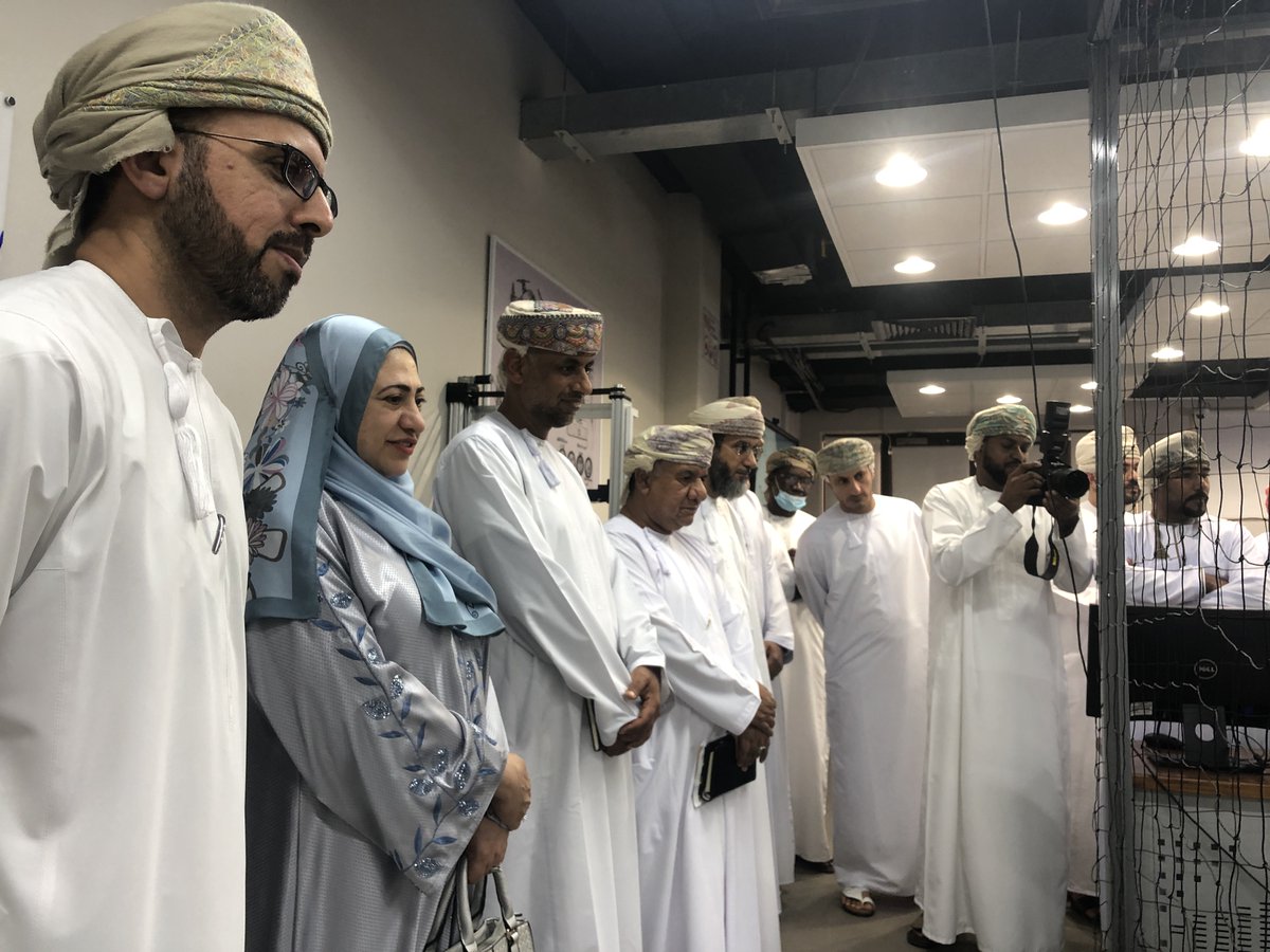 eivs_oman's tweet photo. استقبل مختبر @eivs_oman د. رحمة المحروقية وزيرة التعليم العالي والبحث العلمي والابتكار، وعددًا من ممثلي مؤسسات القطاعين العام والخاص. وتهدف الزيارة إلى التعرف على الخدمات التي يقدمها المختبر والمشاريع البحثية الضالع بها وتعزيز الشراكات مع القطاعين العام والخاص. https://t.co/jWWsP0BHOV