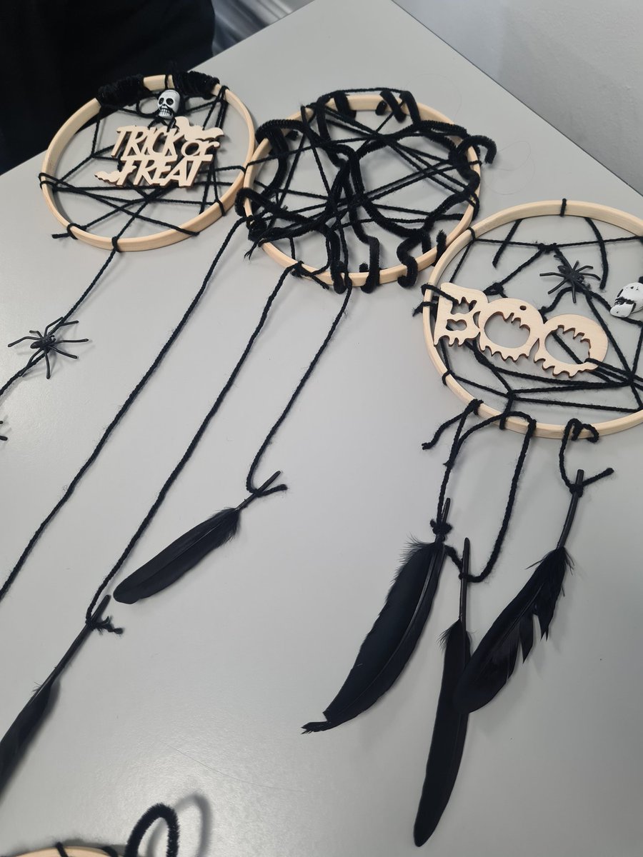 #bodymindsoulday <a href="/SydenhamHigh/">Sydenham High School GDST #fearnothing</a> spent my morning making spider web dreamcatchers and feeding our souls before some mindful sudoku and a silent disco among other options #bodymindsoul #wellbeing #sydenhamhigh