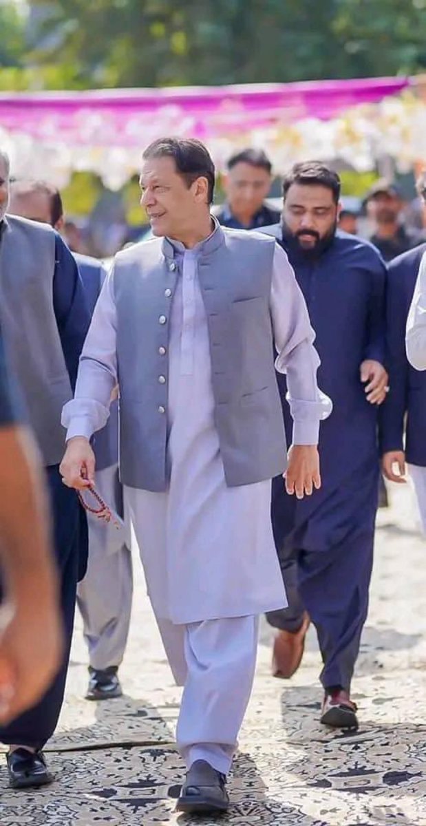 dna804's tweet photo. ویلکم ٹو کراچی۔ ماشاءاللہ #عمران_خان_بچائےگا_پاکستان https://t.co/kXi3X2cZH5