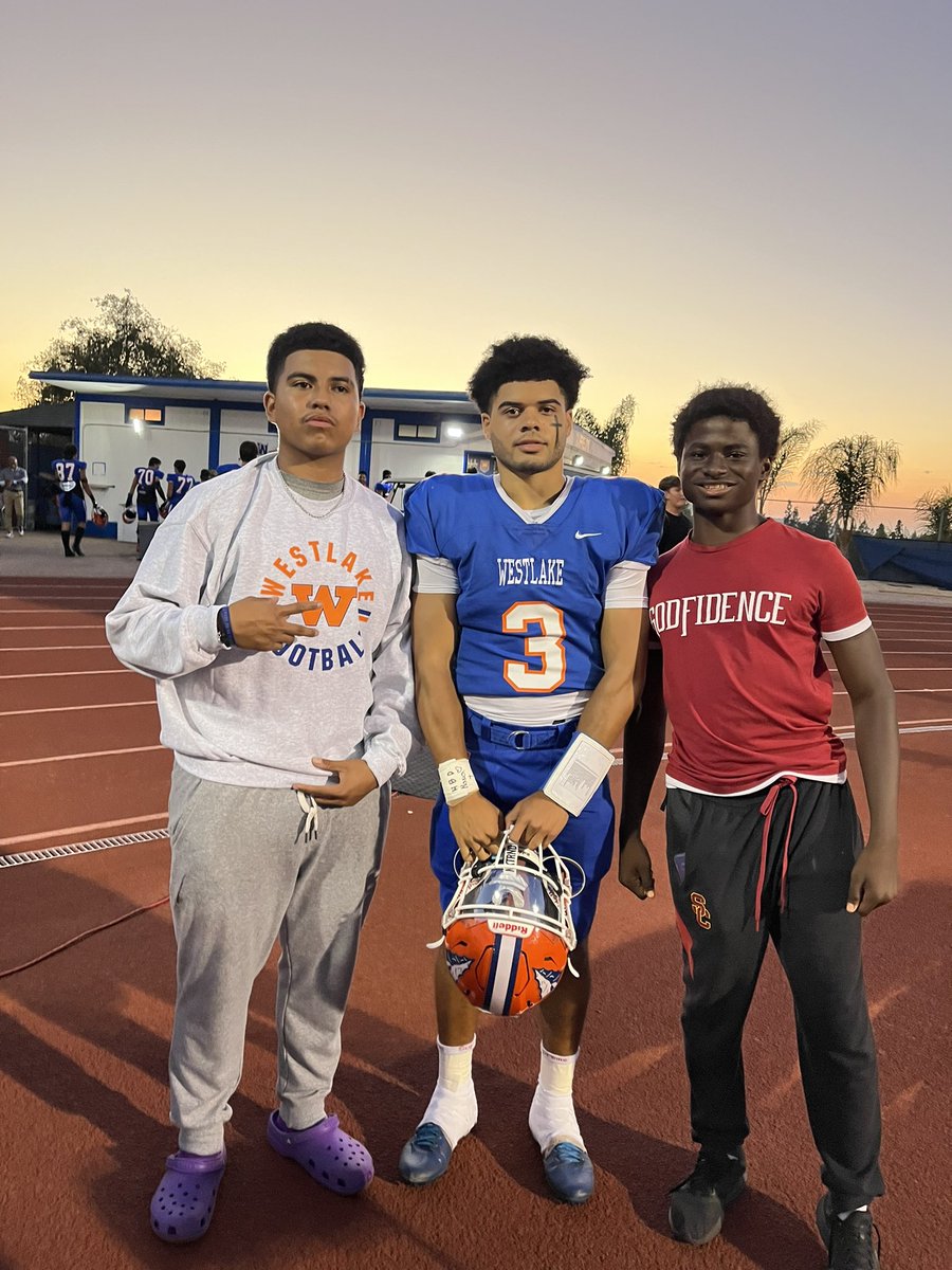 BSamson209's tweet photo. Westlake HS Football Warriors @_WHSFootball_ always game ready @isaiah_sepand Josh Smith and Brian "DJ Koa" Samson

#WestlakeWarriorsFootball
#IsaiahSepand
#BrianSamson
#JoshSmithWHSF
#SamsonLife https://t.co/yUpv5FMwWN